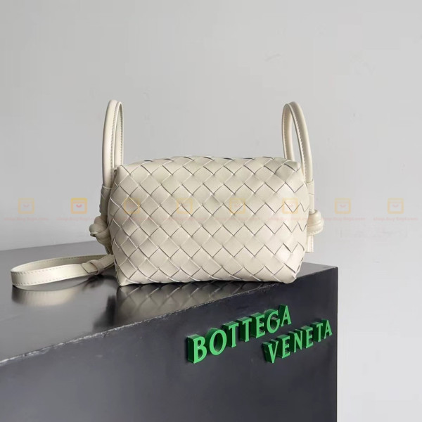 보테가 베네타 탑 핸들 루프 백 씨솔트